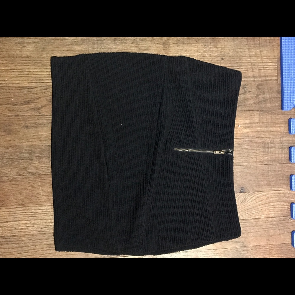 Black bandage skirt with zipper